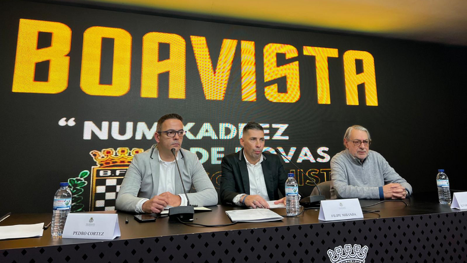 Presidente do clube recebeu-o das mãos de Filipe Miranda, candidato à presidência do Boavista