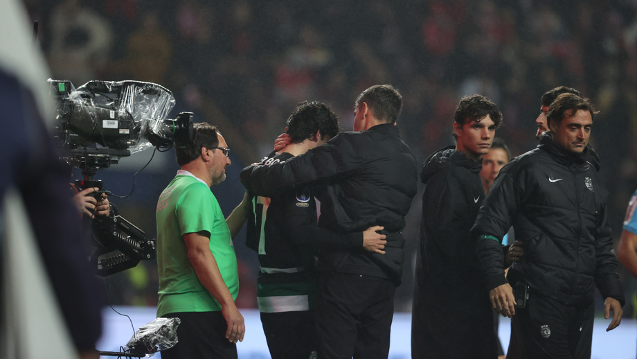 Treinador do Benfica explicou por que consolou o jogador do Sporting após este falhar o penálti decisivo