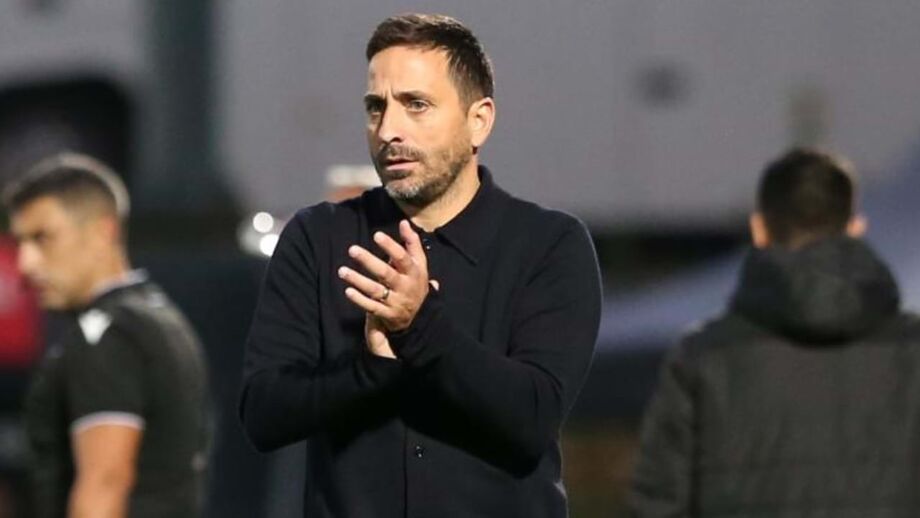 Vasco Matos, técnico do Santa Clara