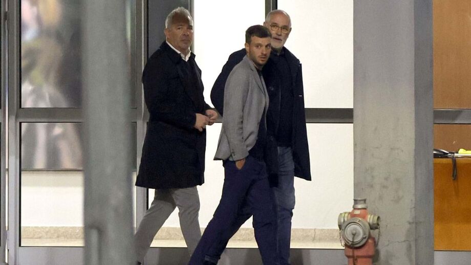 Avião onde viajava o treinador aterrou às 6h40 proveniente de Madrid.