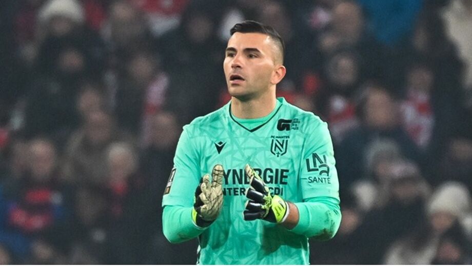 Guarda-redes: Anthony Lopes, 35 anos (Nantes)