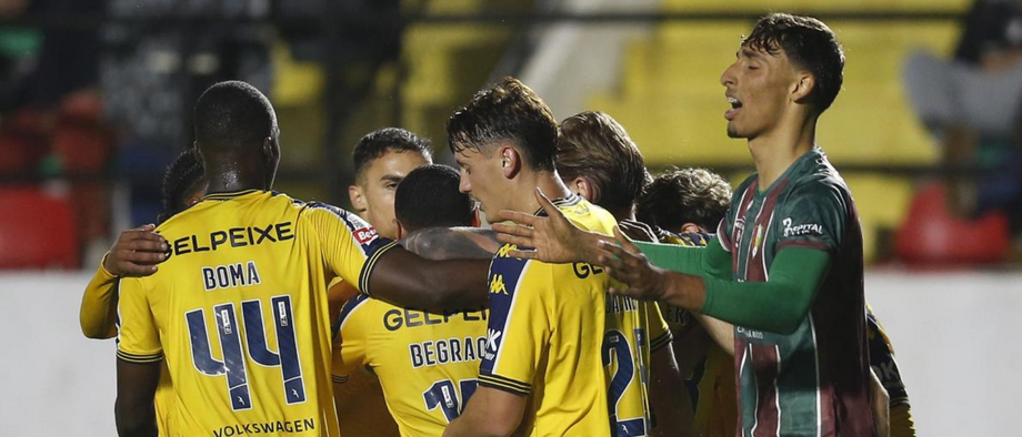 A crónica do E. Amadora-Estoril, 2-4: canário gigante no duelo das linhas