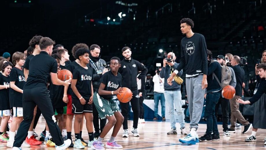 Wemby fez as delícias de várias crianças no Accor Arena