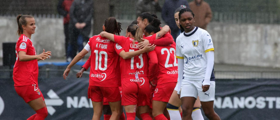 A crónica do Famalicão-Benfica, 1-3: liderança segura em dia de intempérie