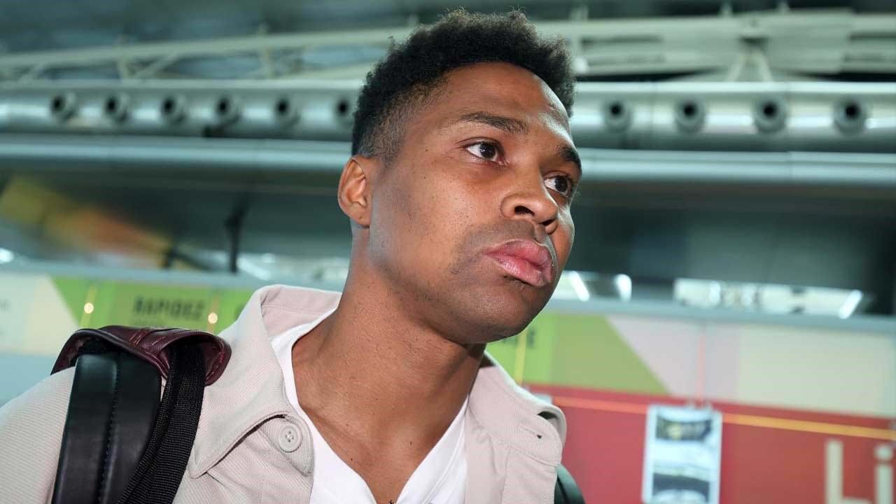 Wendell no aeroporto, antes de rumar ao Brasil