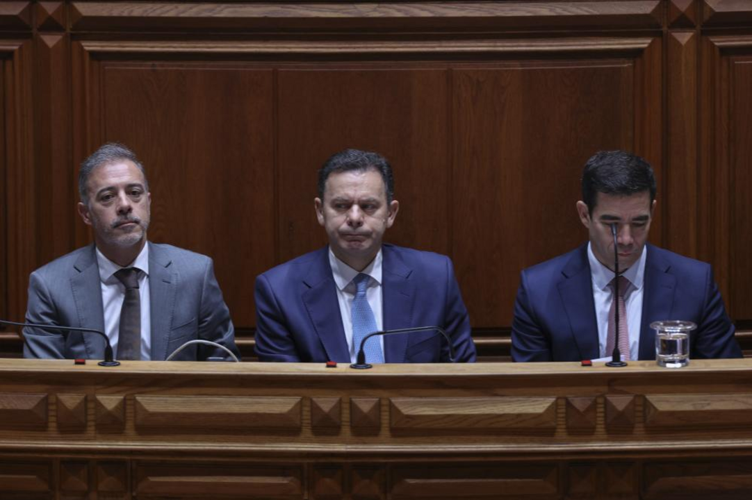 Arranca o debate de moção de censura ao Governo menos de 11 meses depois de tomar posse