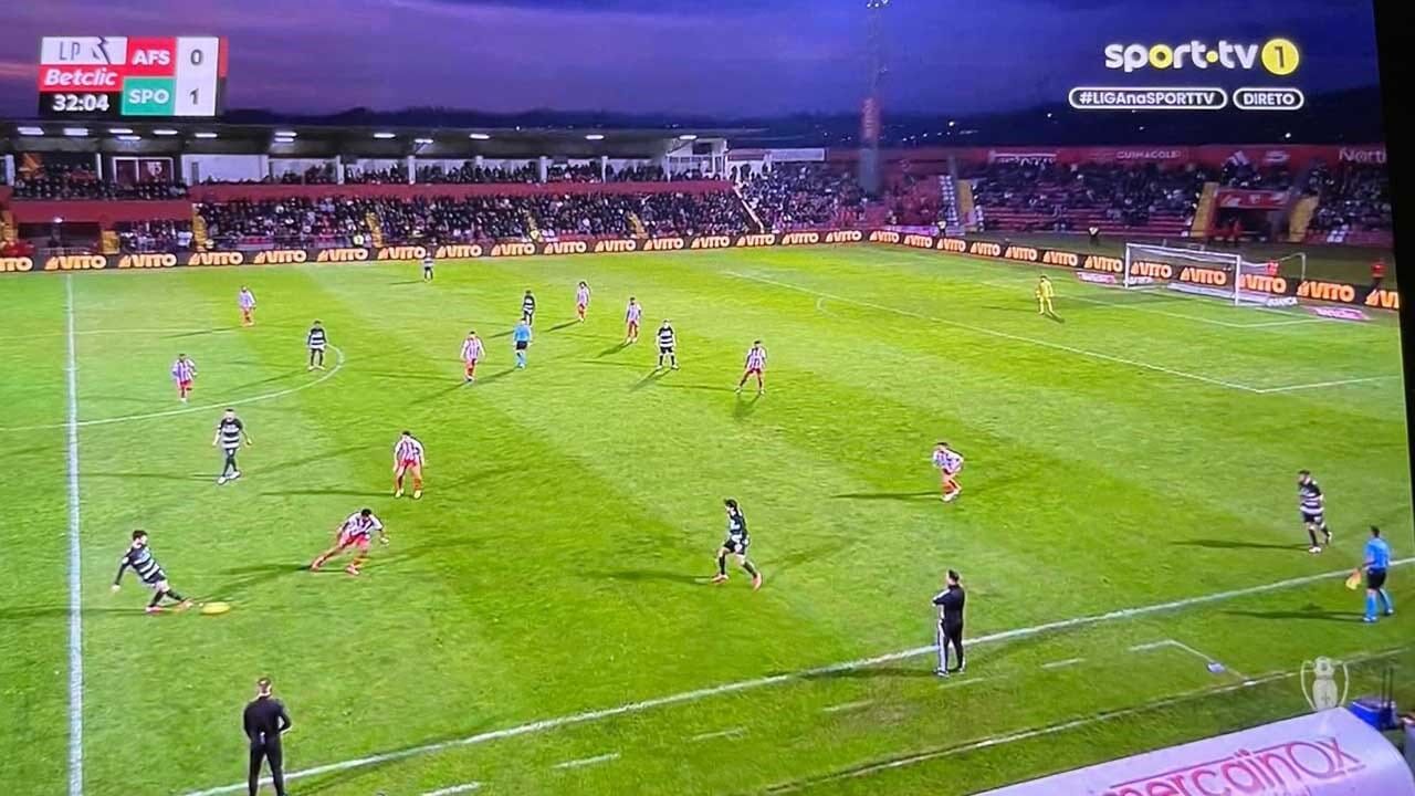 A imagem partilhada pelo Benfica nas redes sociais, relativamente ao lance do 0-2 na Vila das Aves para o Sporting