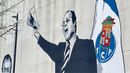  Claque do FC Porto pintou o presidente dos presidentes numa parede junto ao Dragão. O luto portista também viajou pelos céus da Europa