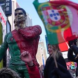 Cristiano Ronaldo 'conquista' Times Square: a estátua do craque que foi inaugurada em Nova Iorque