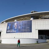 Dois outdoors gigantes homenageiam Pinto da Costa no Dragão