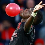 Amigos, amigos, futebol à parte: Bruma quer encher o balão e ajudar a arrumar clube onde foi muito feliz