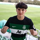 Jovem médio assina contrato profissional com o Sporting: «Hjulmand é uma das minhas referências»