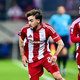 Olympiacos goleia (6-0) o AEK na Taça da Grécia com André Horta a brilhar