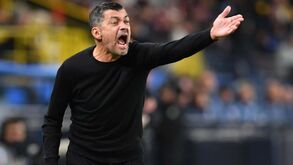 Conceição 'tranca' jogadores do Milan no balneário antes do dérbi em longa conversa de duas horas