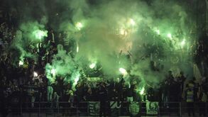 FC Porto abre venda de bilhetes para o clássico: adeptos do Sporting com adereços só no setor visitante 