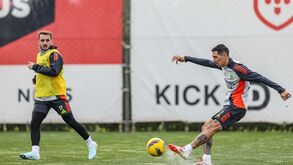 Benfica fecha preparação para o jogo com Estrela da Amadora: as imagens do treino