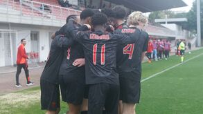 Benfica isola-se no comando