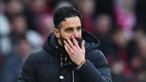 Ruben Amorim e a pressão de Old Trafford: «É difícil jogar aqui porque queremos agradar...»