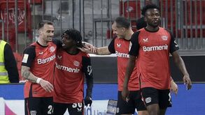 Bayer Leverkusen vence e mantém-se a seis pontos do líder Bayern Munique