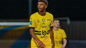 Iyad Mohamed quase fechado para o meio-campo 
