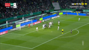 Diomande à ponta de lança: defesa ampliou assim a vantagem do Sporting