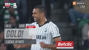 O golo que recolocou o Farense na luta em Alvalade: auxiliar marcou fora de jogo mas VAR reverteu decisão