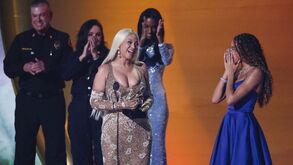 Os melhores momentos dos Grammy: um beef, lágrimas e nudez