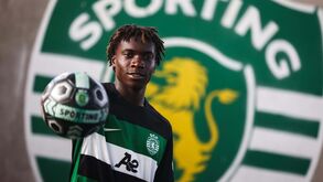 Chris Gombahi assina contrato profissional com o Sporting para seguir os passos de Quenda