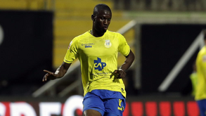 Eboué acerta rescisão de contrato com o Arouca