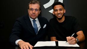 Newcastle empresta Lloyd Kelly à Juventus