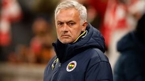 Polémica com arbitragem na Turquia: José Mourinho fala de andebol e Icardi responde com 