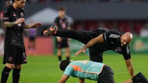 Brincadeira ficou cara: Abraço a Lionel Messi custou mil euros