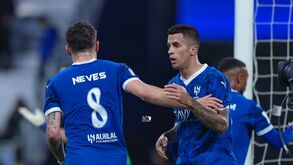 João Cancelo marca e assiste na goleada do Al Hilal
