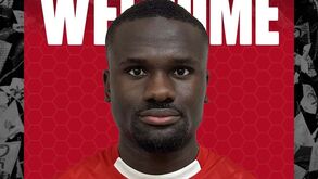 Henrique Jocú apresentado no Hapoel Tel Aviv