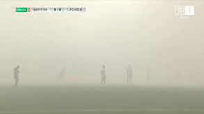 Adeptos do Bayer Leverkusen exageraram na pirotecnia e a BayArena ficou... assim