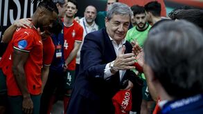 Seleção de futsal agradece a Fernando Gomes: presidente da FPF recebeu camisola