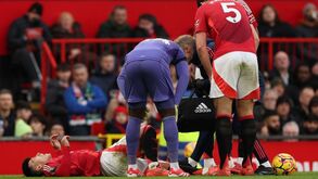 Manchester United confirma lesão grave de Lisandro Martínez