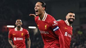 A crónica do Liverpool-Tottenham, 4-0: rolo compressor viaja até Wembley