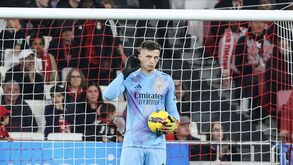 Trubin respondeu aos assobios dos adeptos do Benfica e levou mão à orelha