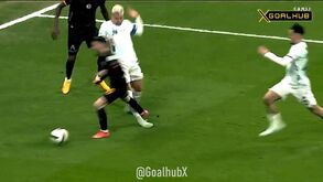 O polémico penálti a favor do Galatasaray que fez com que o Adana Demirspor deixasse o relvado
