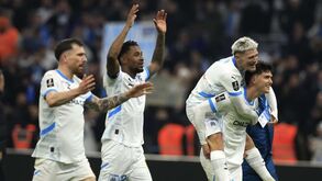 Marselha vence e mantém diferença para o Paris SG