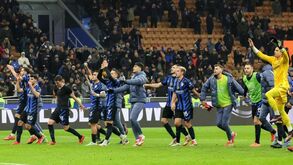 Inter Milão bate Fiorentina em jogo polémico e fica a um ponto do líder Nápoles