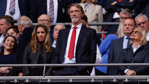 Redução de custos: dono do Man. United prepara-se para despedir mais de 100 funcionários