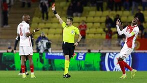 Al Musrati pediu cartão para Carreras e acabou expulso por acumulação de amarelos