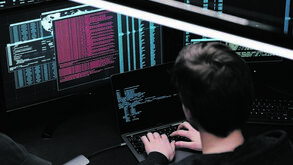 Génio informático ensina a praticar crimes na Internet