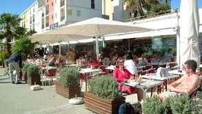 Albufeira quer proibir biquínis e calções nas ruas e esplanadas