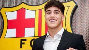Pau Cubarsí renova contrato com o Barcelona até 2029