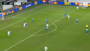Antony volta a mostrar-se a Amorim: brasileiro fez este golaço pelo Betis na Liga Conferência