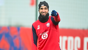 Nabil Bentaleb regressa aos treinos do Lille com desfibrilhador
