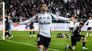 Rúben Vinagre aquece no Legia Varsóvia já com a Bundesliga no horizonte 